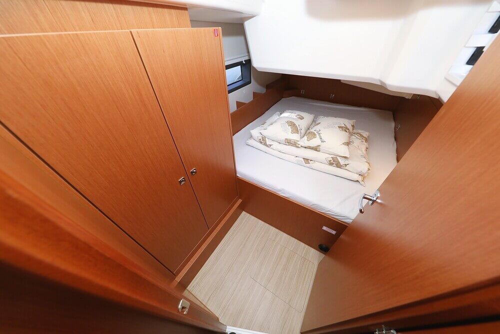 Bavaria C38 — photo 17