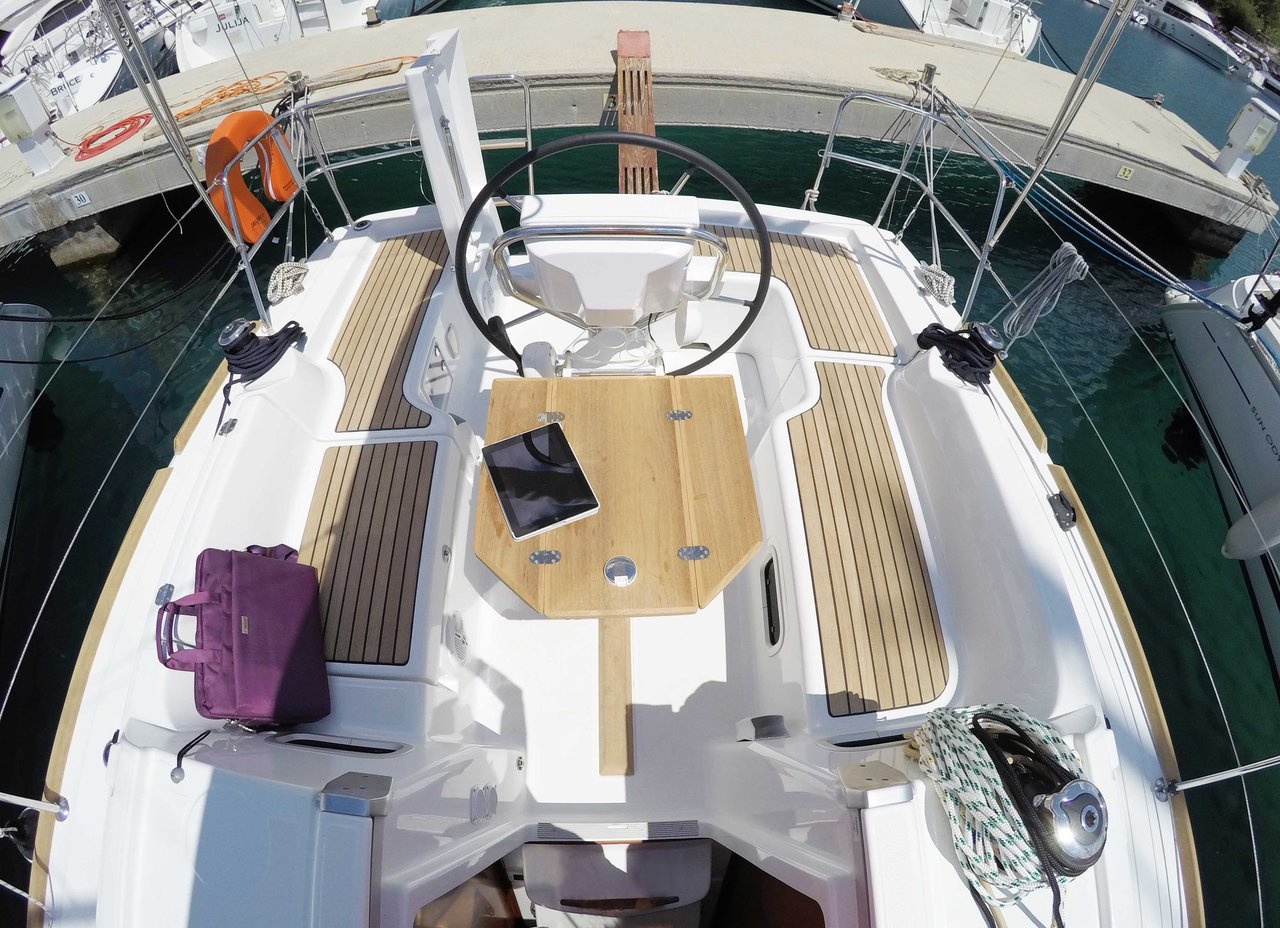 Oceanis 31 — photo 11
