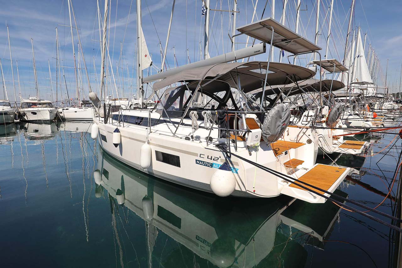 Bavaria C42 Style — photo 3