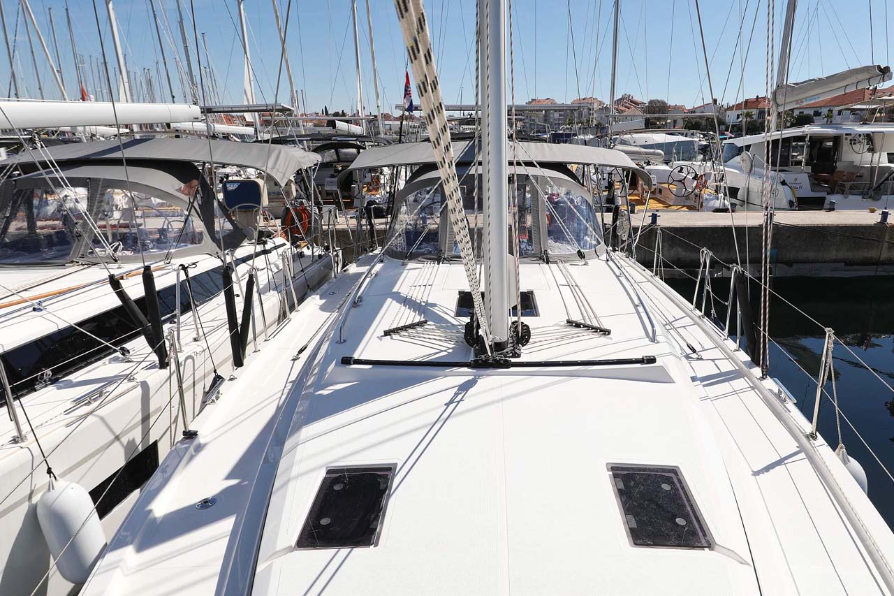 Bavaria C42 Style — photo 4