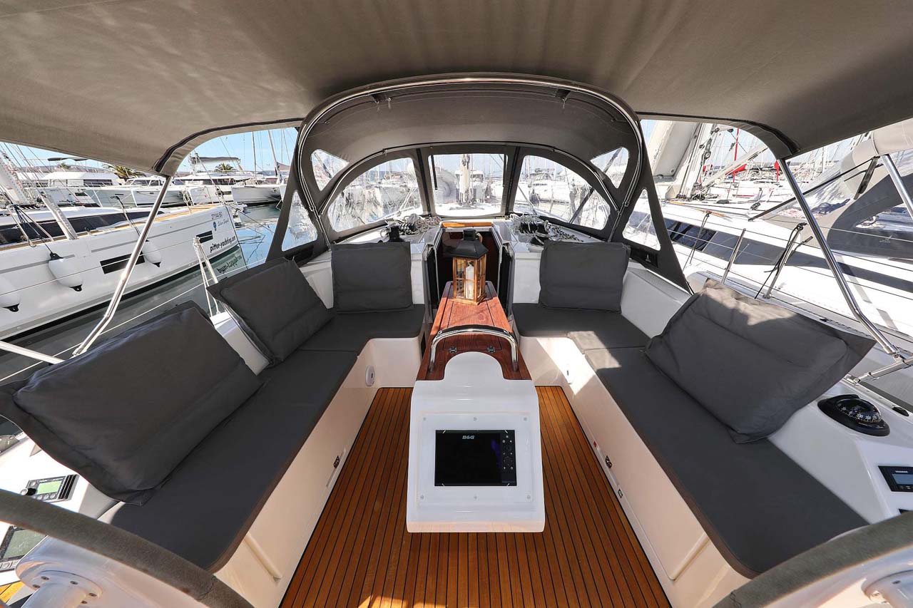 Bavaria C42 Style — photo 8
