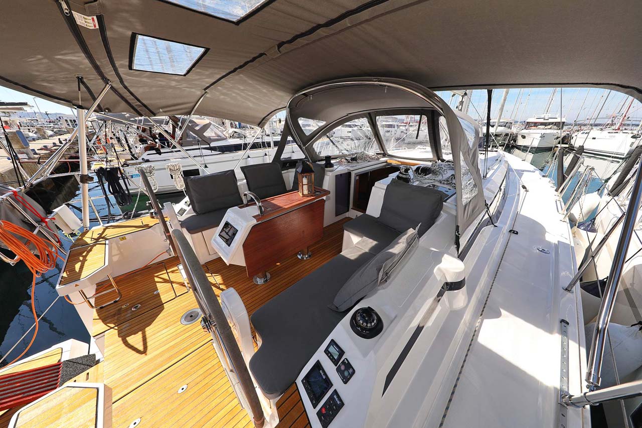 Bavaria C42 Style — photo 9
