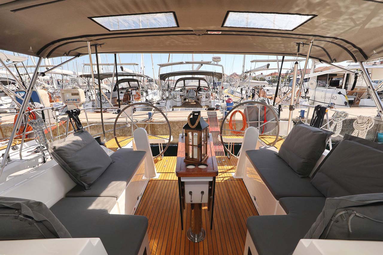 Bavaria C42 Style — photo 10