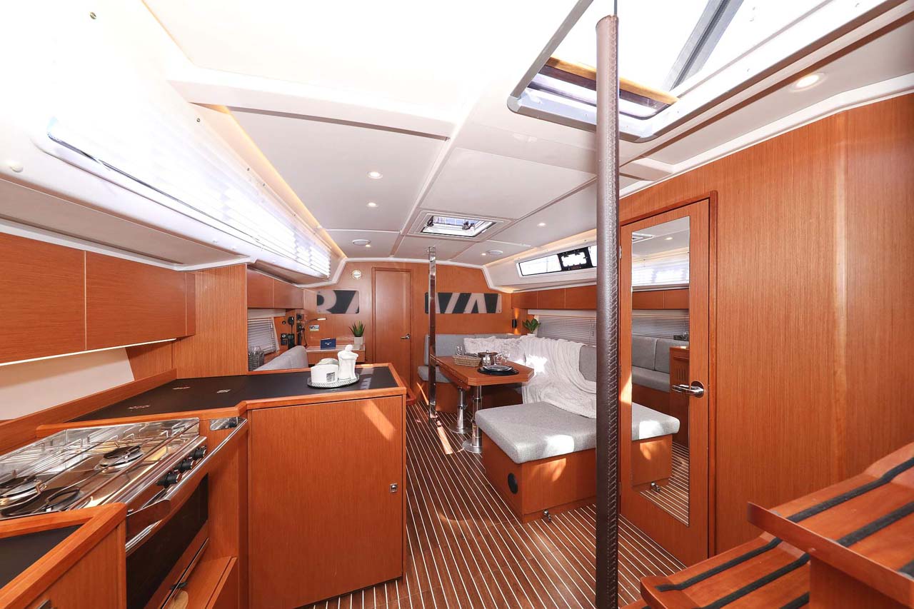 Bavaria C42 Style — photo 11