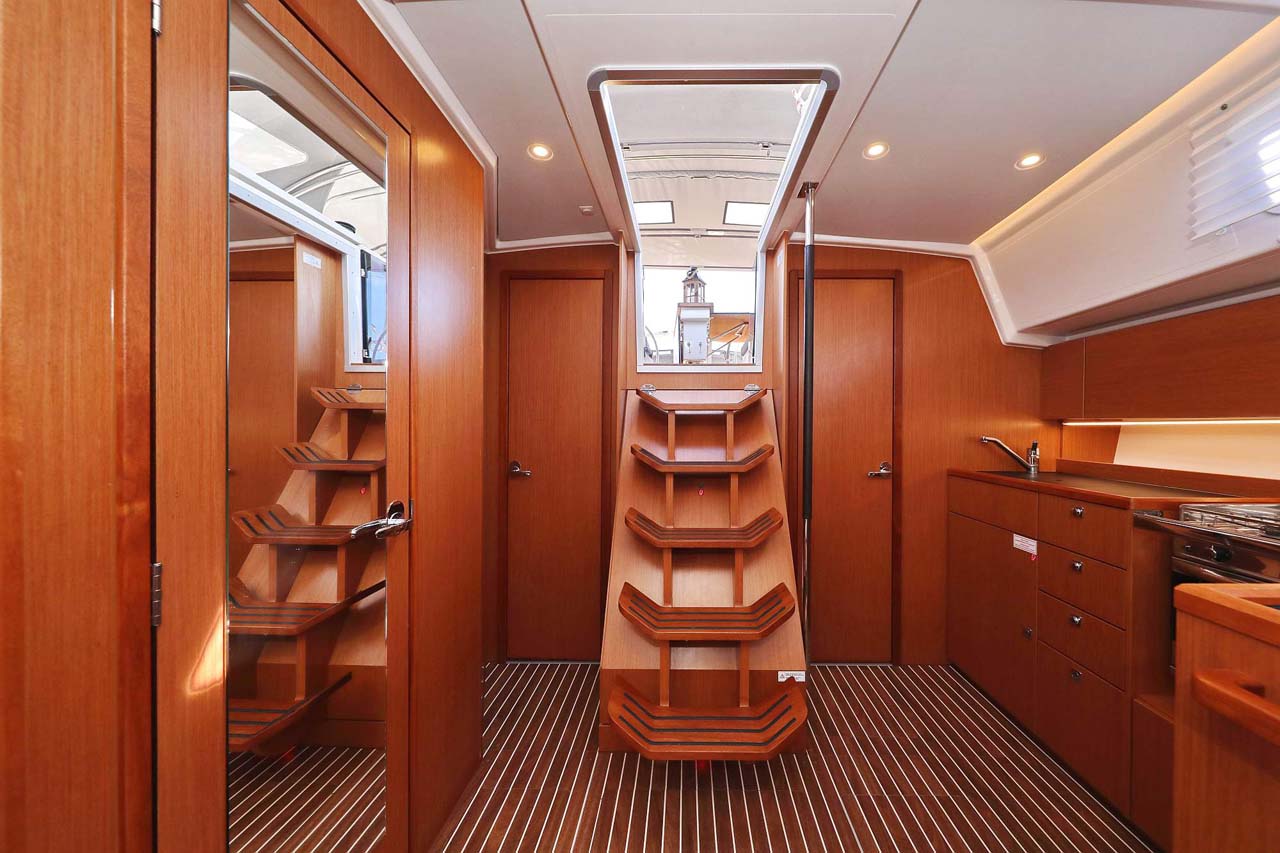 Bavaria C42 Style — photo 12
