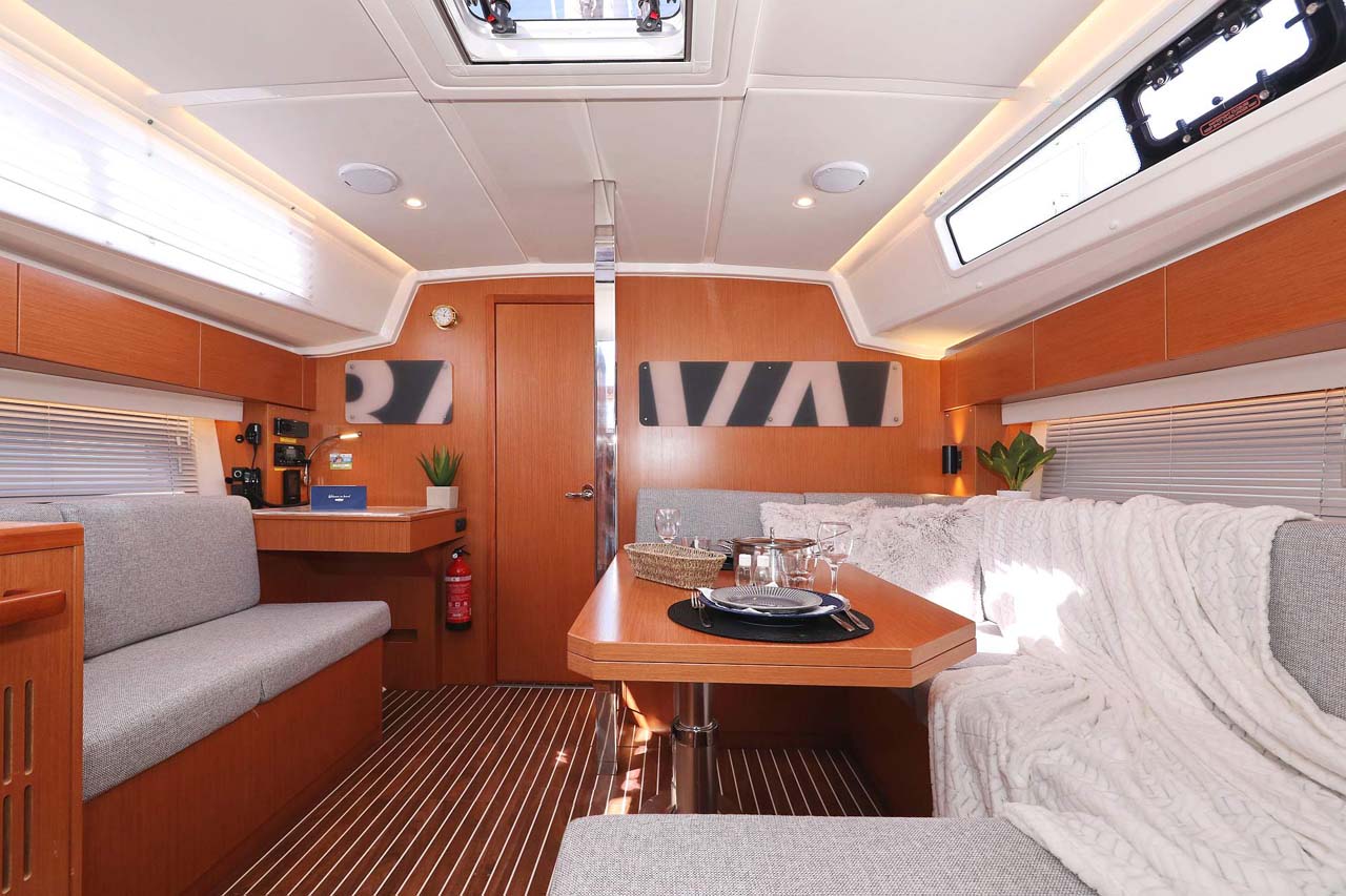 Bavaria C42 Style — photo 13