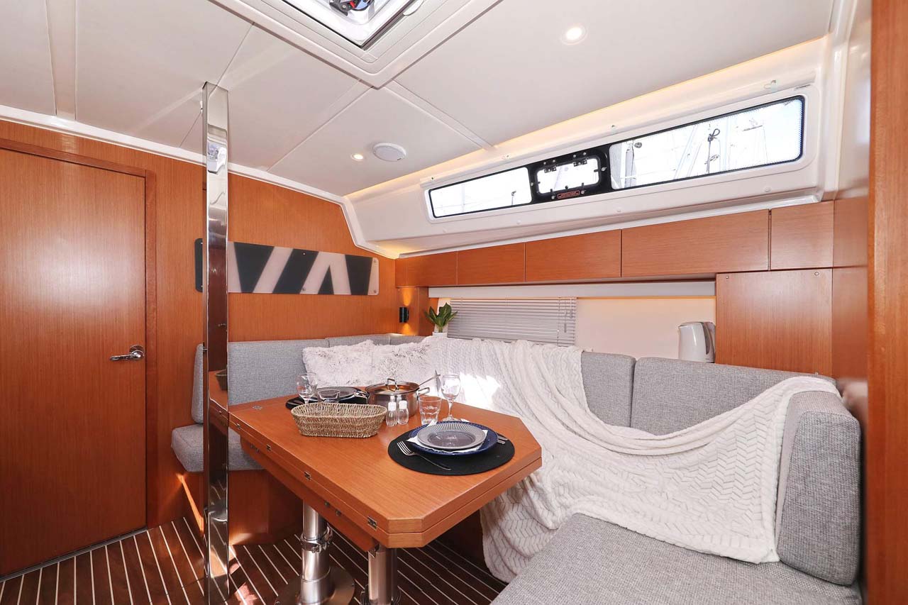 Bavaria C42 Style — photo 14