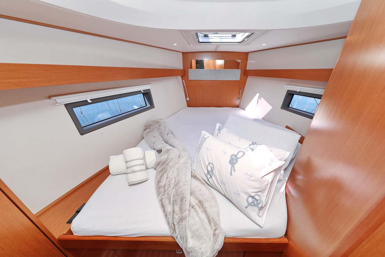 Bavaria C42 Style — photo 21