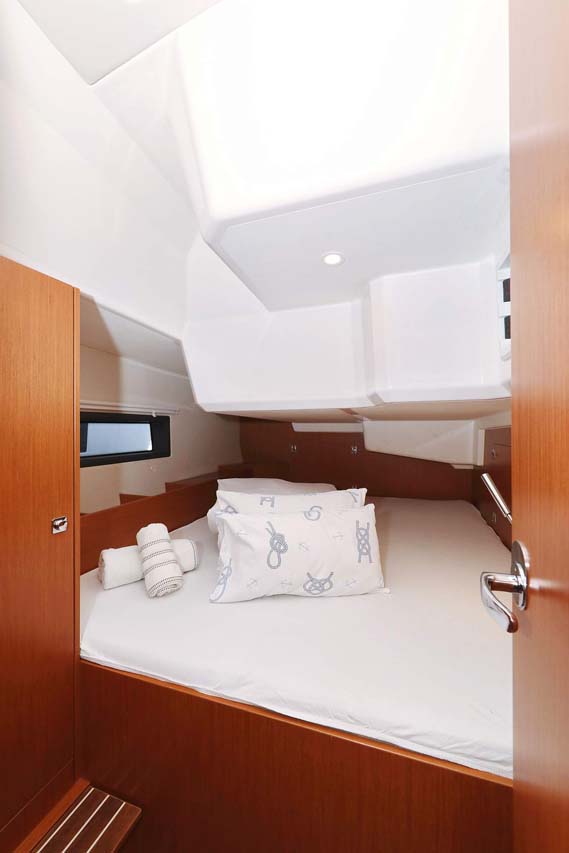 Bavaria C42 Style — photo 25