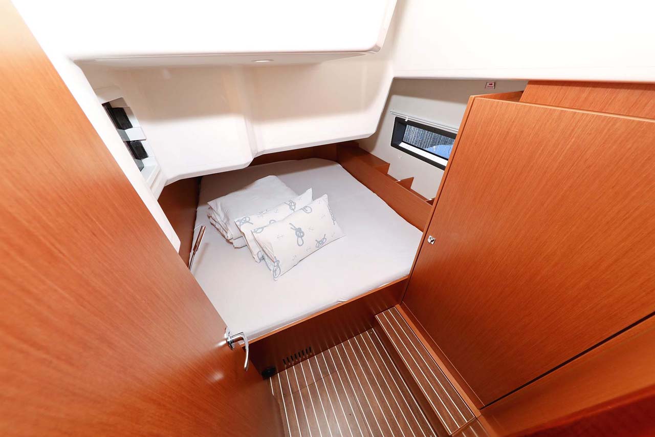 Bavaria C42 Style — photo 26