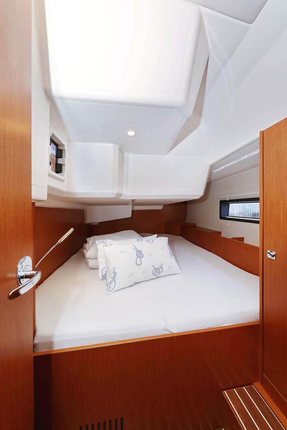 Bavaria C42 Style — photo 27