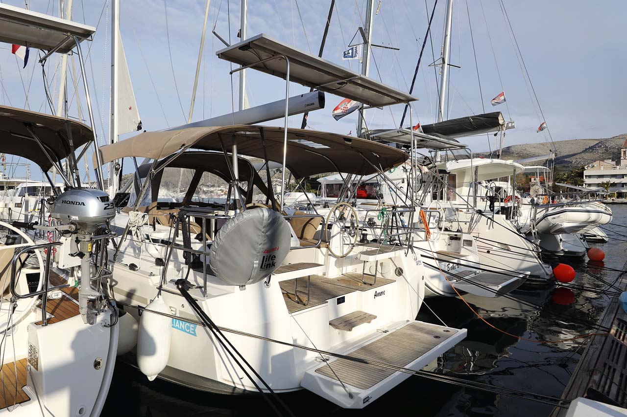 Bavaria C38 Style — photo 14