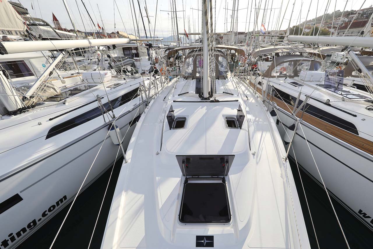 Bavaria C38 Style — photo 17