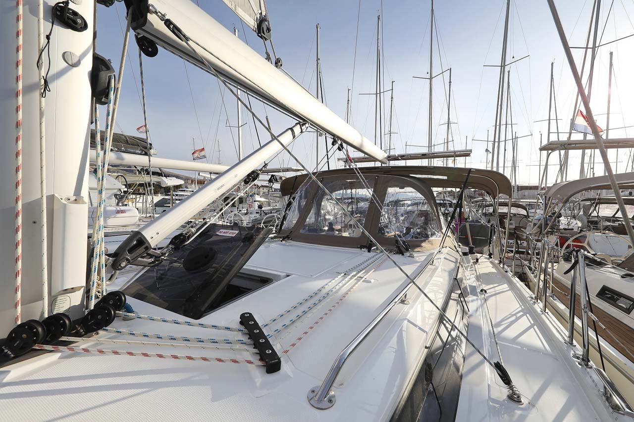 Bavaria C38 Style — photo 18