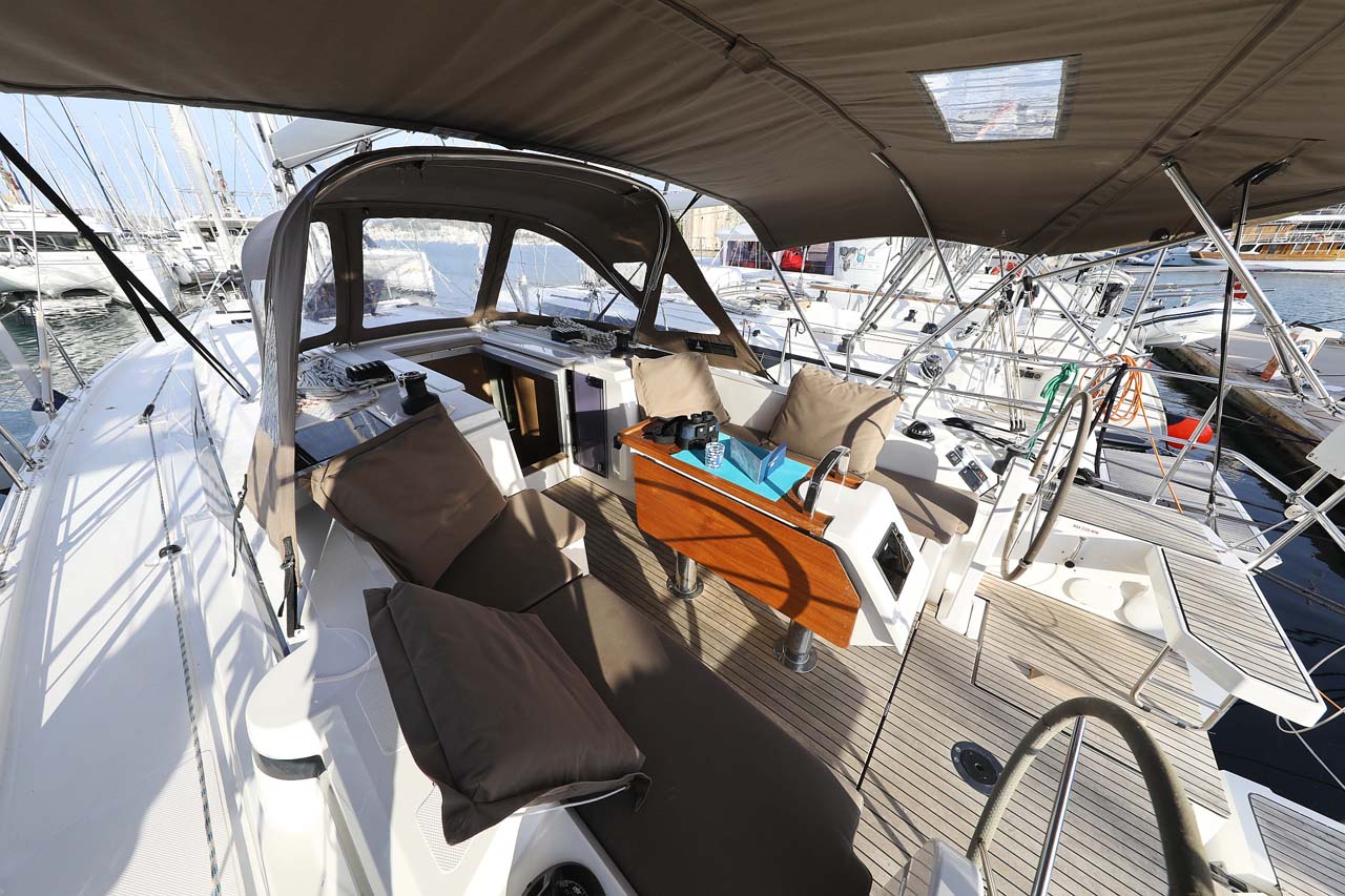 Bavaria C38 Style — photo 21