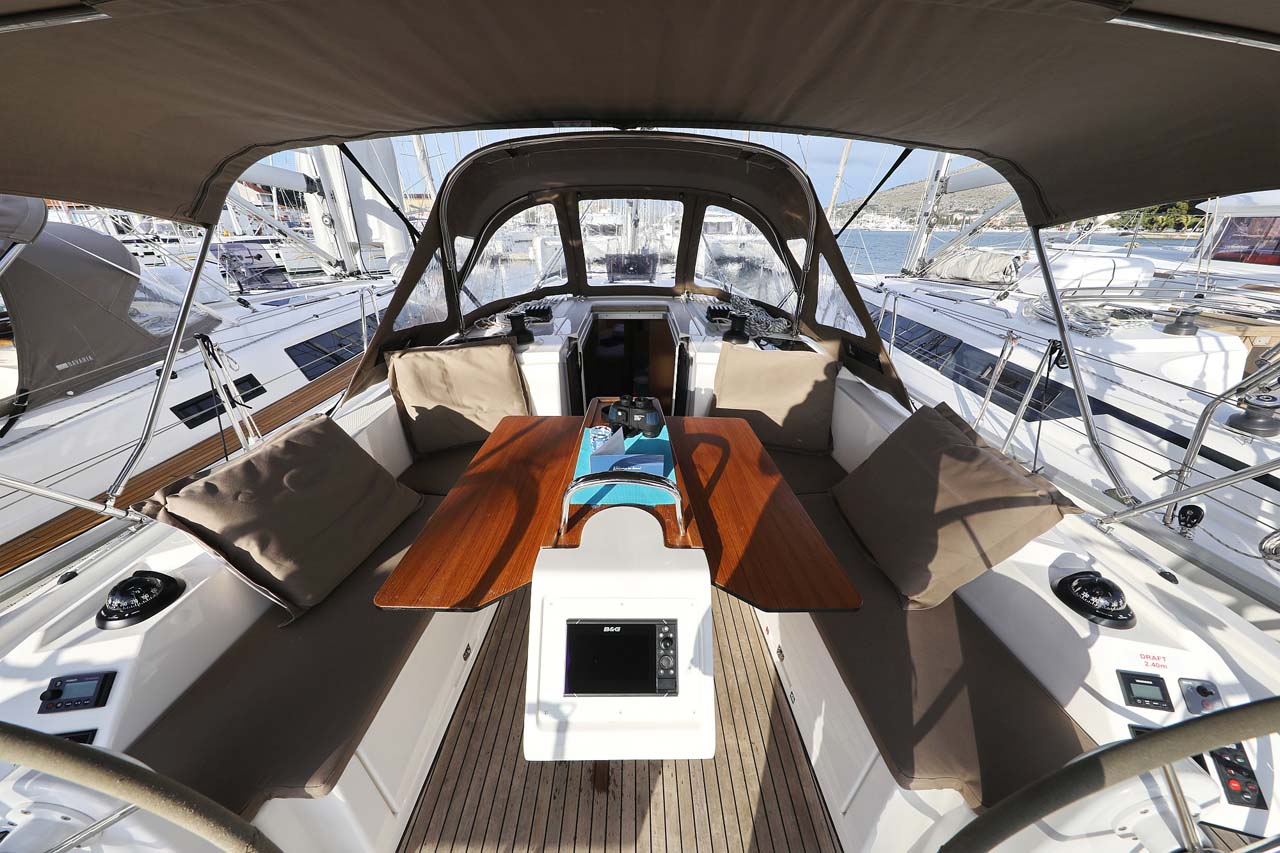 Bavaria C38 Style — photo 22