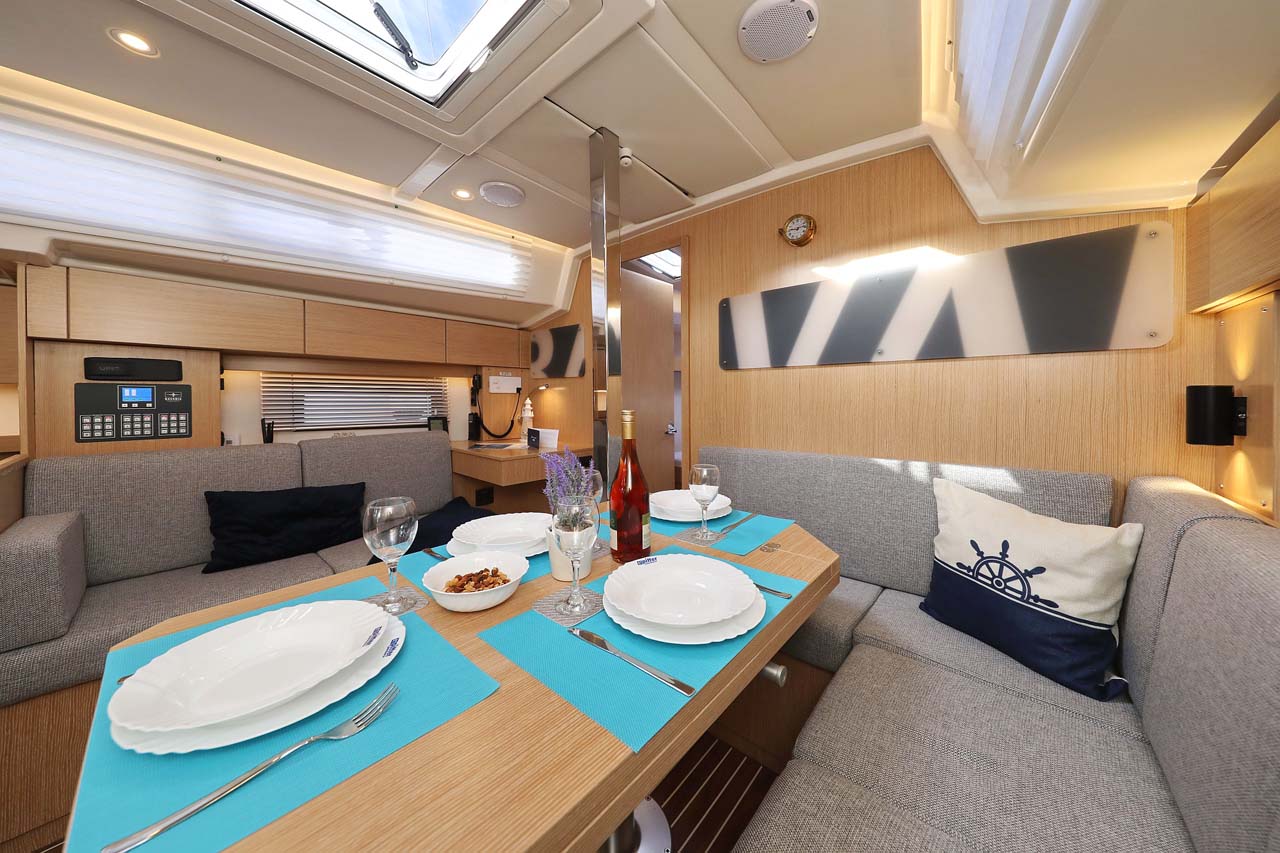 Bavaria C38 Style — photo 25