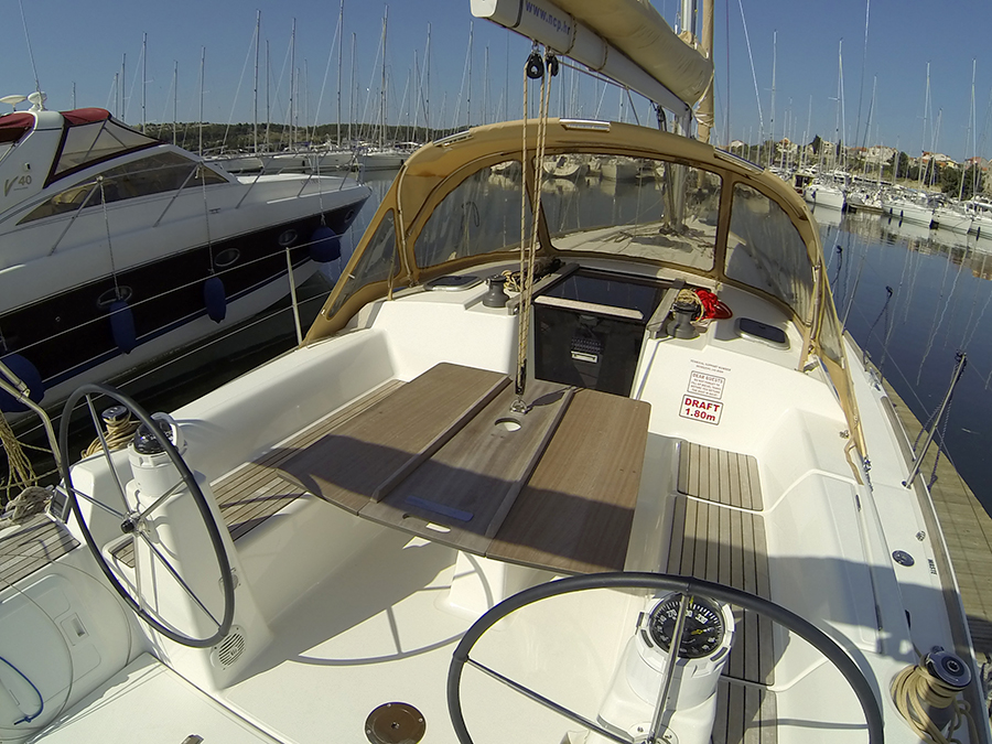 Dufour 335 GL — photo 9