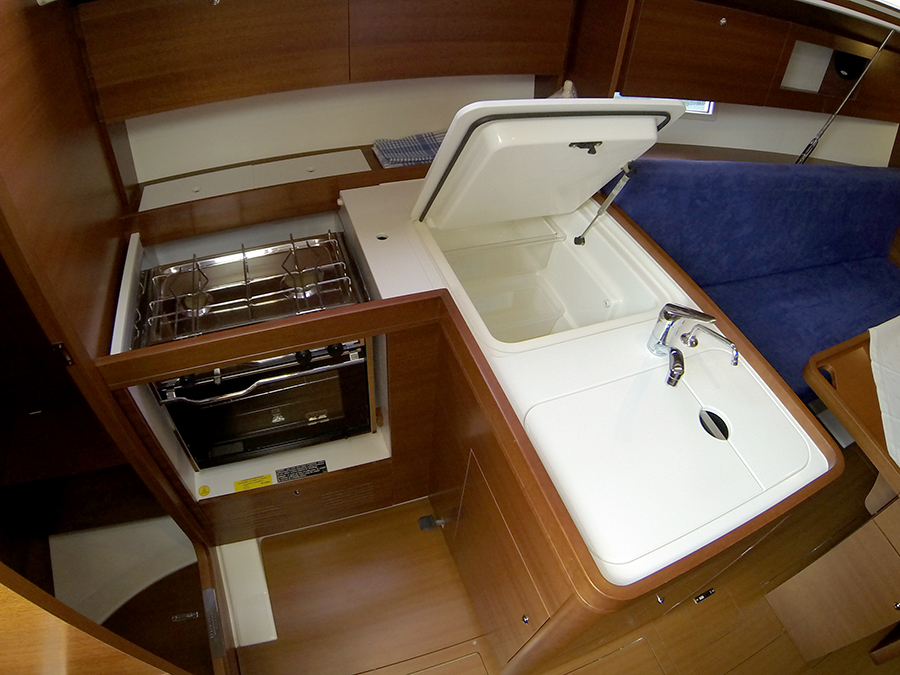 Dufour 335 GL — photo 18