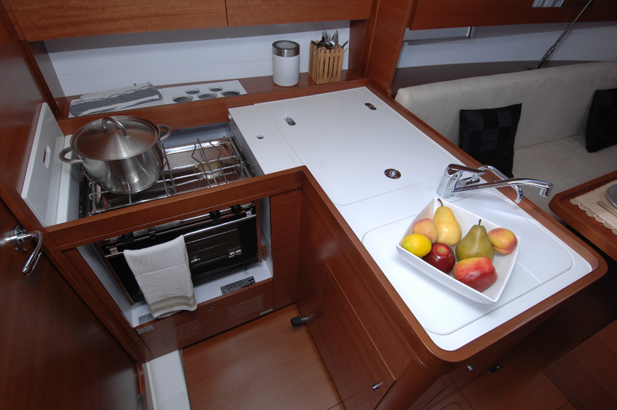 Dufour 335 GL — photo 28