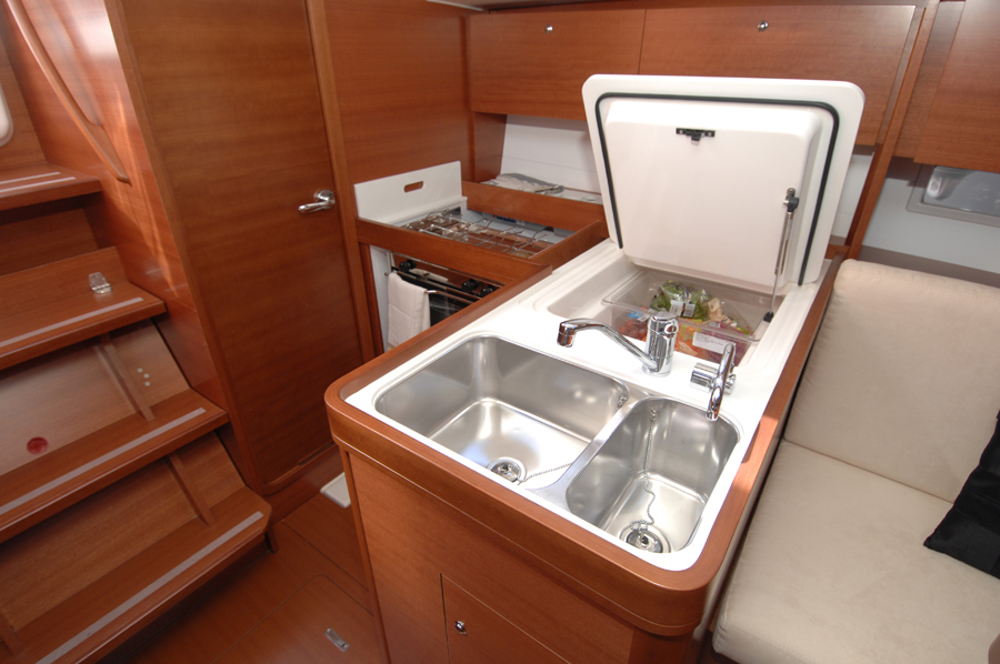 Dufour 335 GL — photo 29