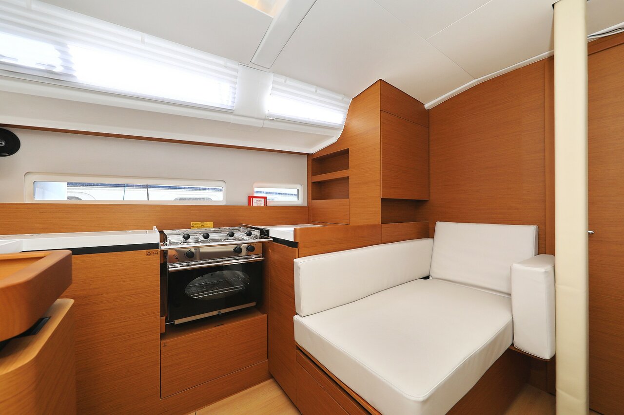 Sun Odyssey 410 - 3 cab. — photo 9