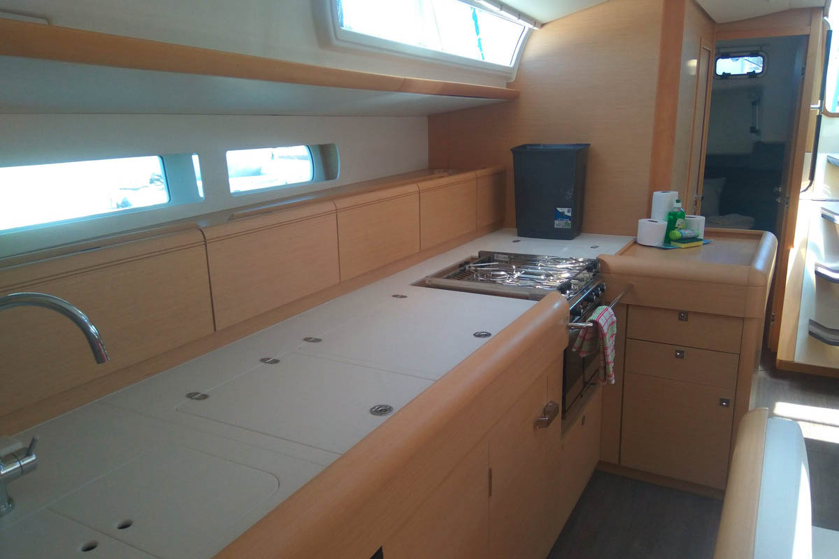 Sun Odyssey 519 - 4 + 1 cab. — photo 12