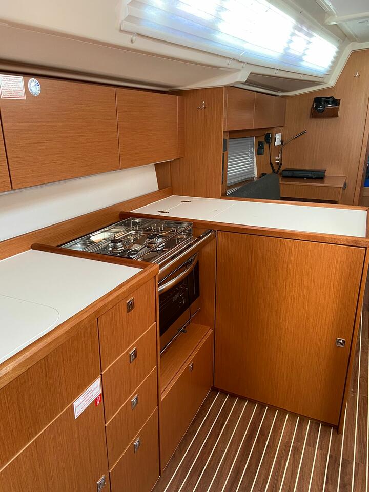 Bavaria C38 — photo 4