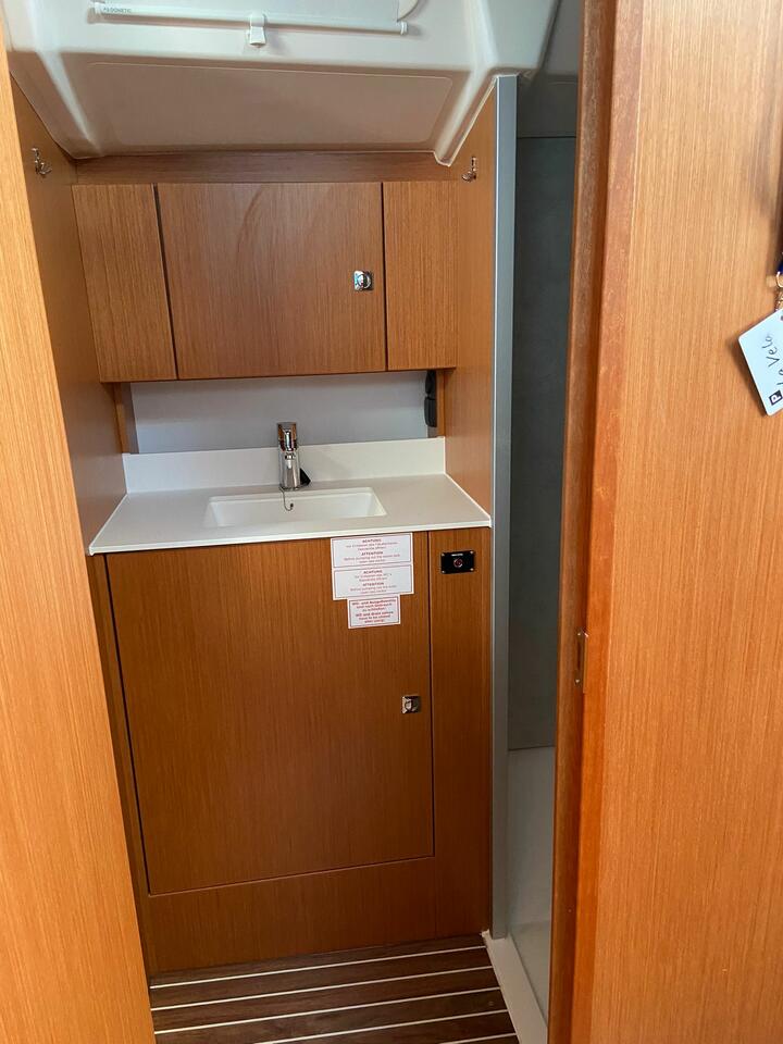 Bavaria C38 — photo 9