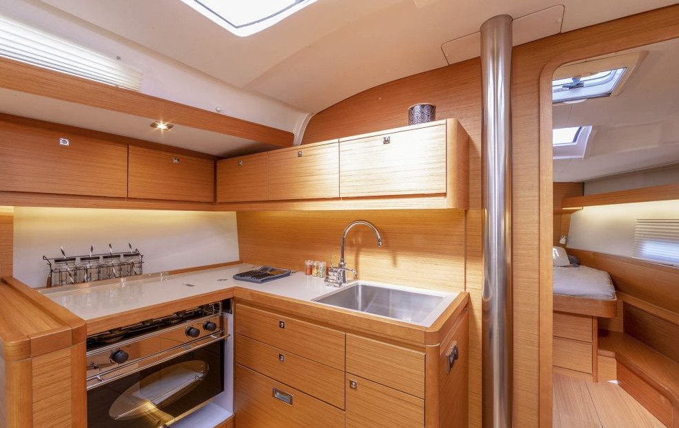 Dufour 430 GL — photo 11