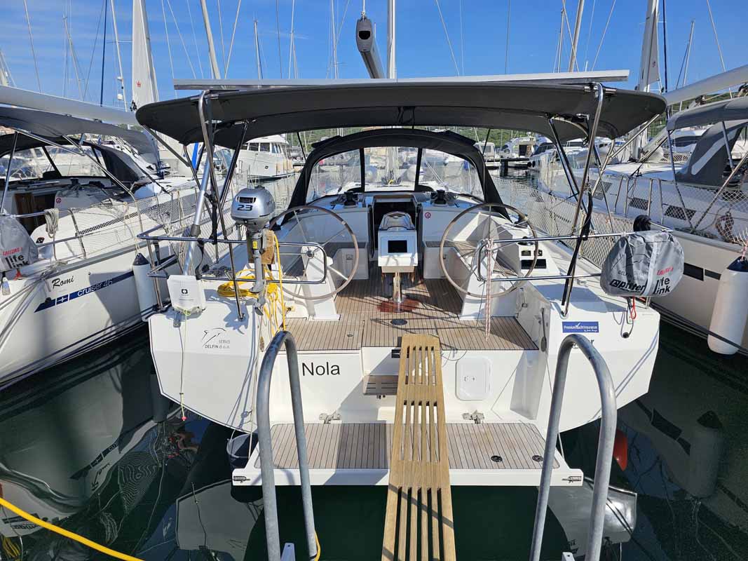 Bavaria C42 — photo 1