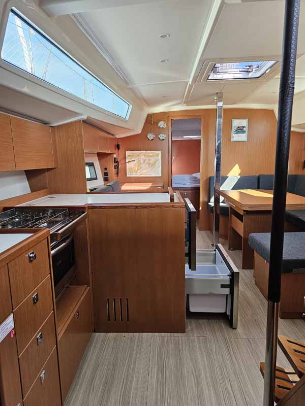 Bavaria C42 — photo 6