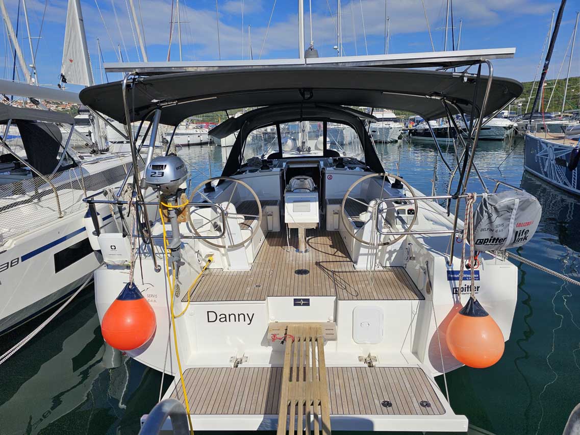 Bavaria C38 — photo 1
