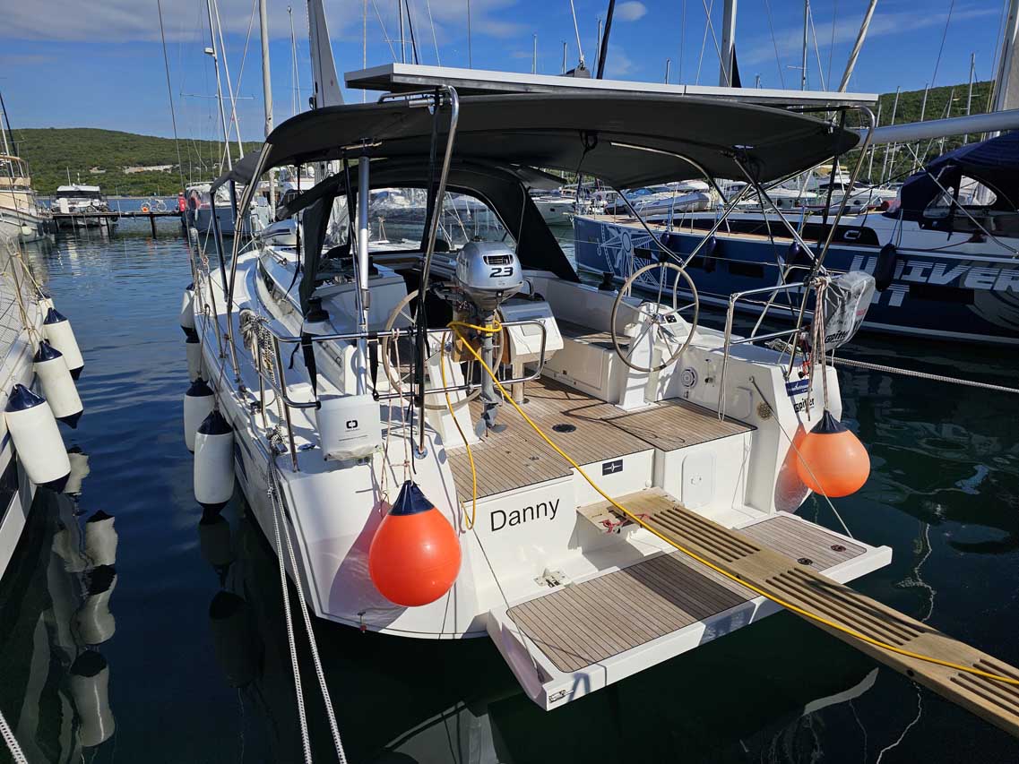 Bavaria C38 — photo 3