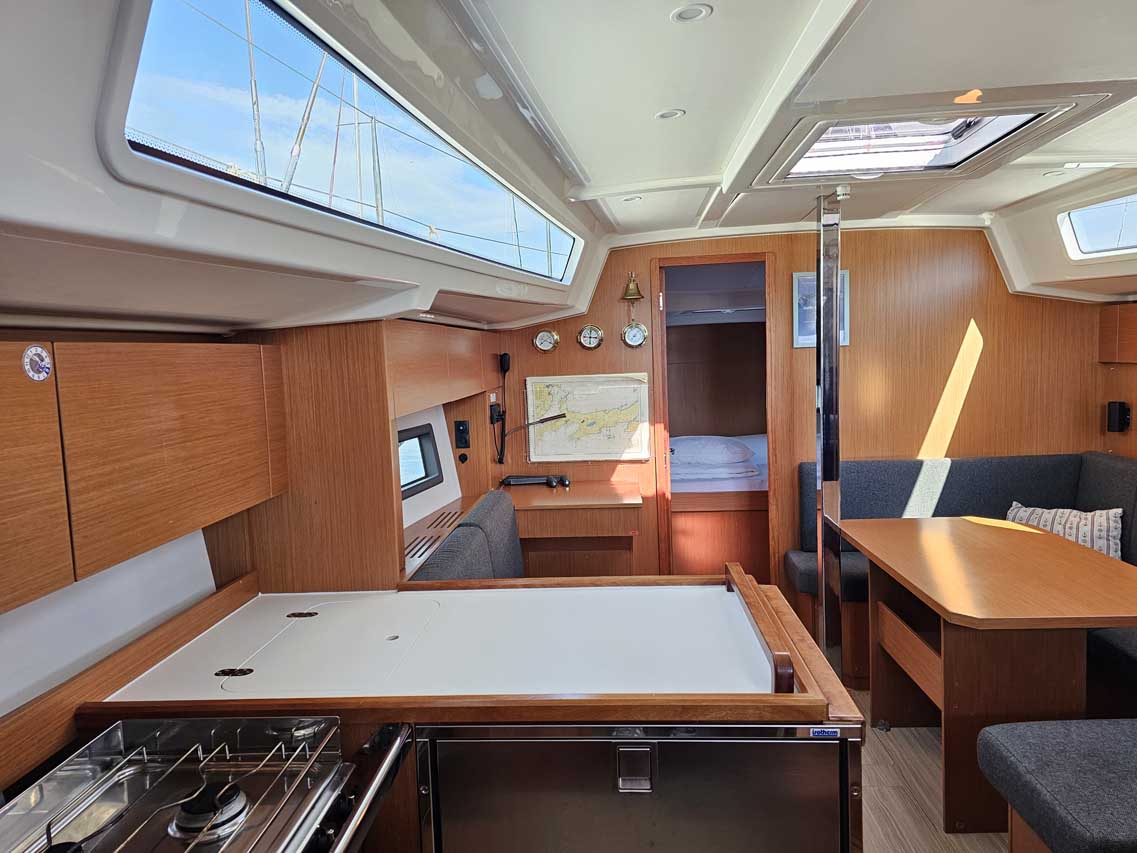 Bavaria C38 — photo 6