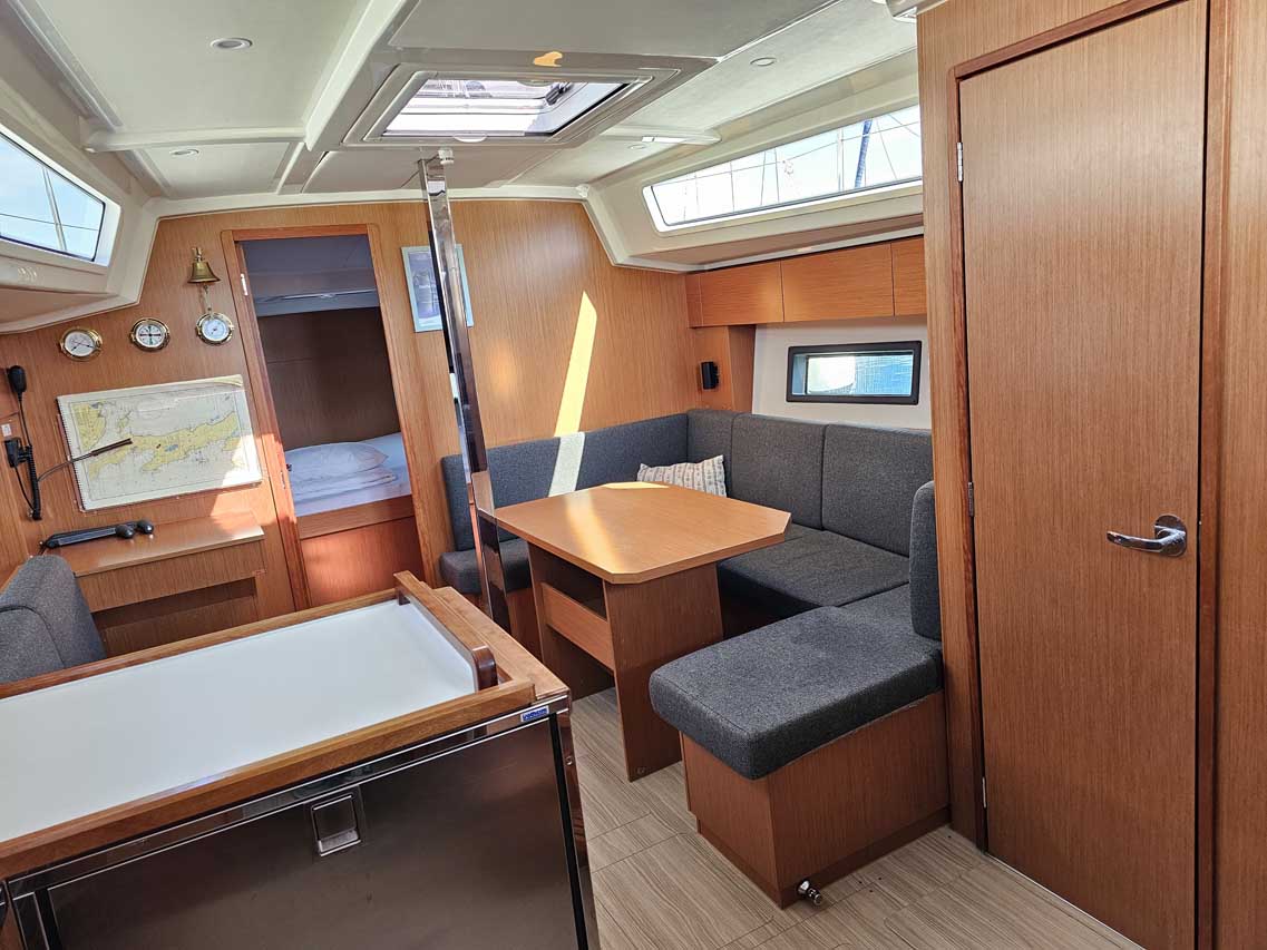 Bavaria C38 — photo 7