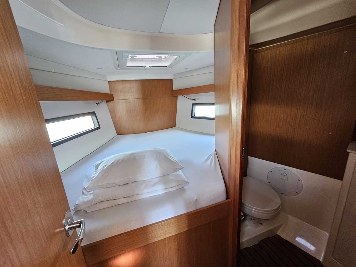 Bavaria C38 — photo 14