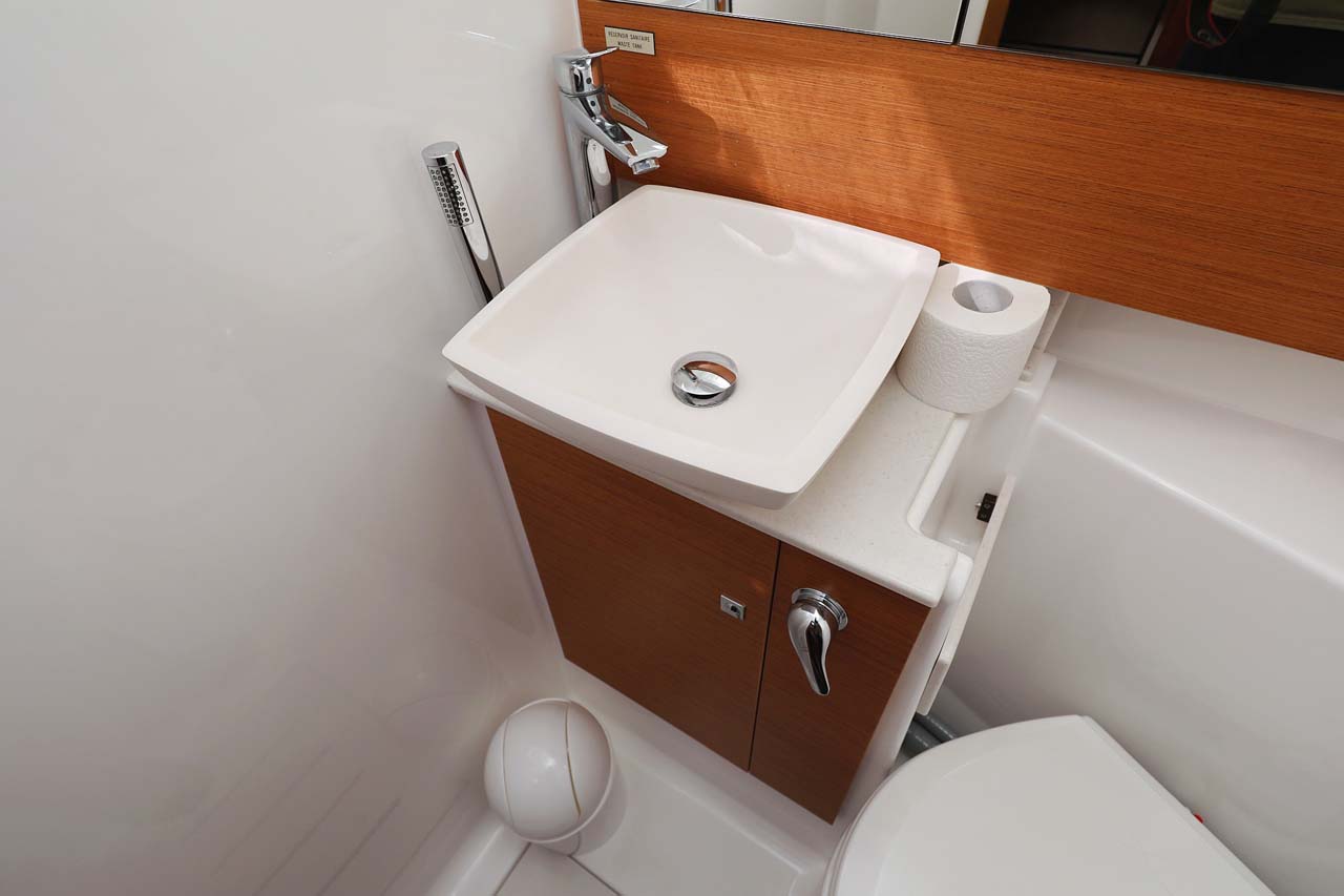 Dufour 430 — photo 23