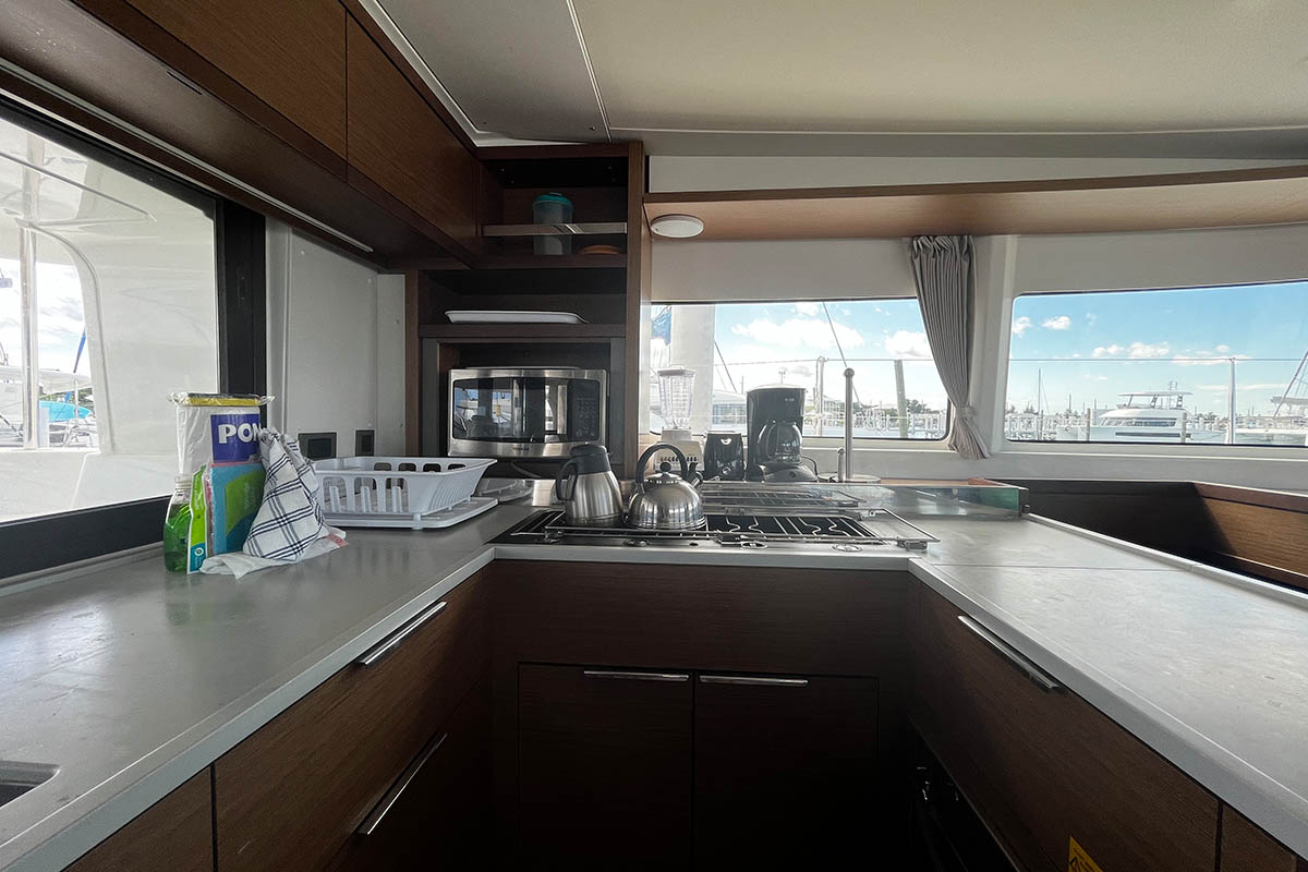 Lagoon 46 - 4 + 2 cab. — photo 12