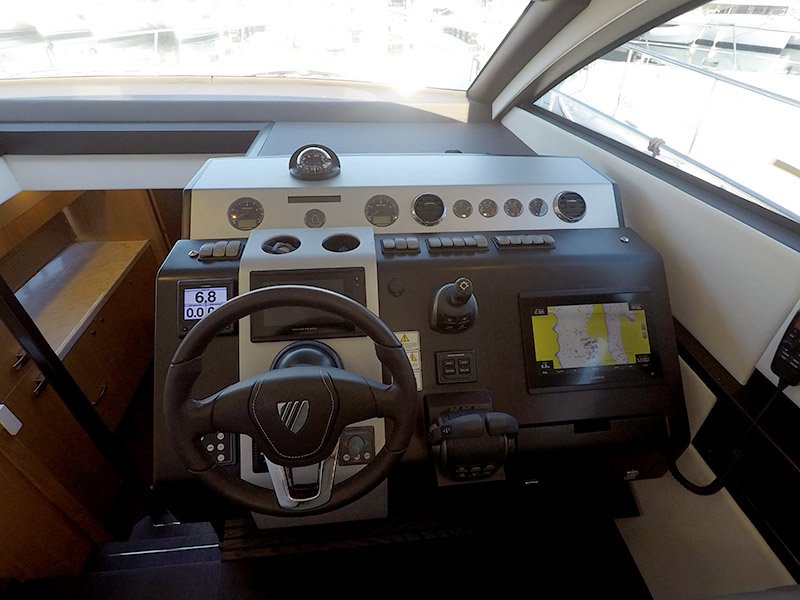 Fairline Squadron 50 — photo 16