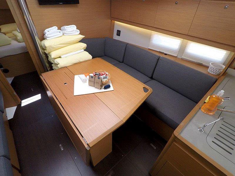Dufour 390 GL — photo 10