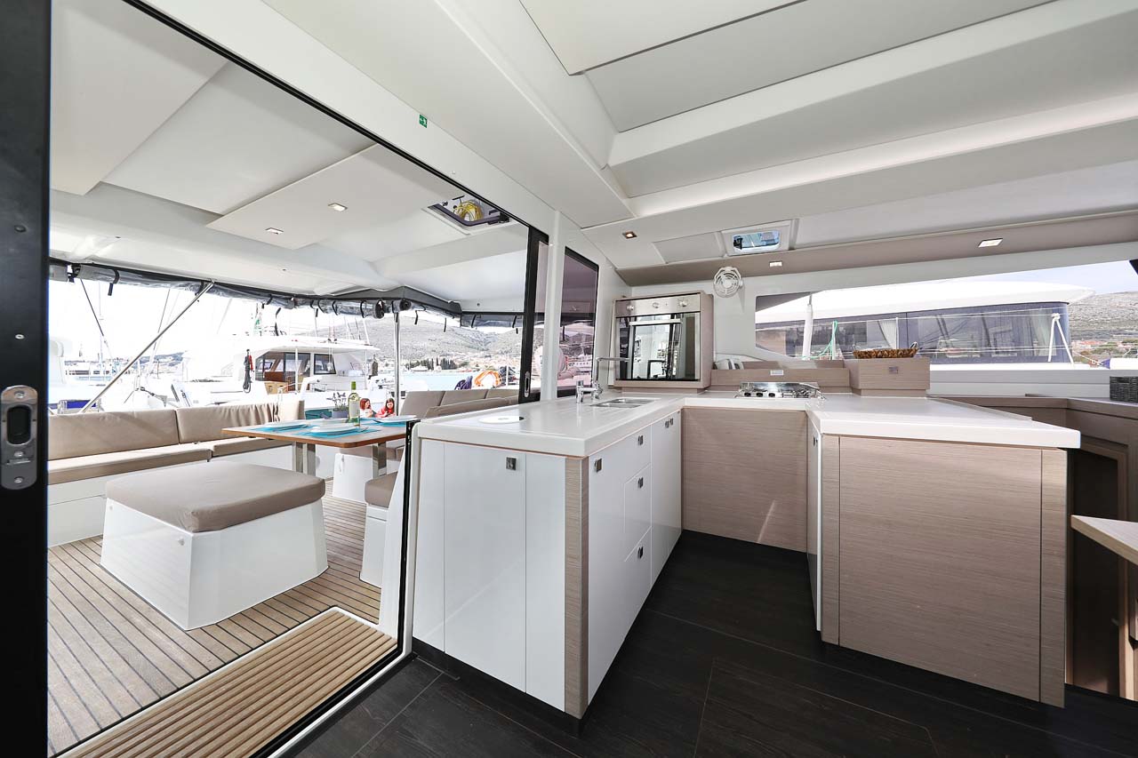 Fountaine Pajot Astrea 42 - 4 + 2 cab. — photo 18