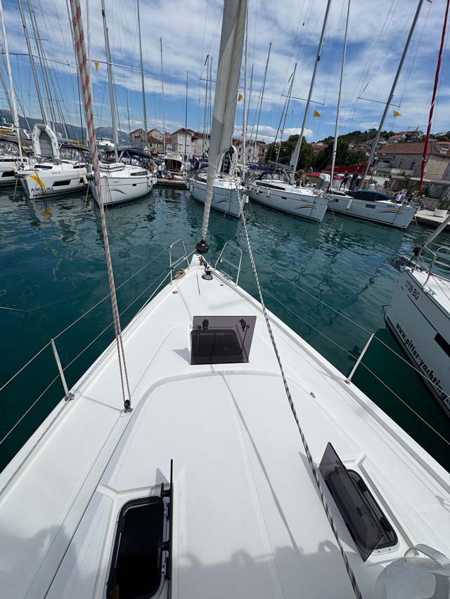 Bavaria C42 — photo 6