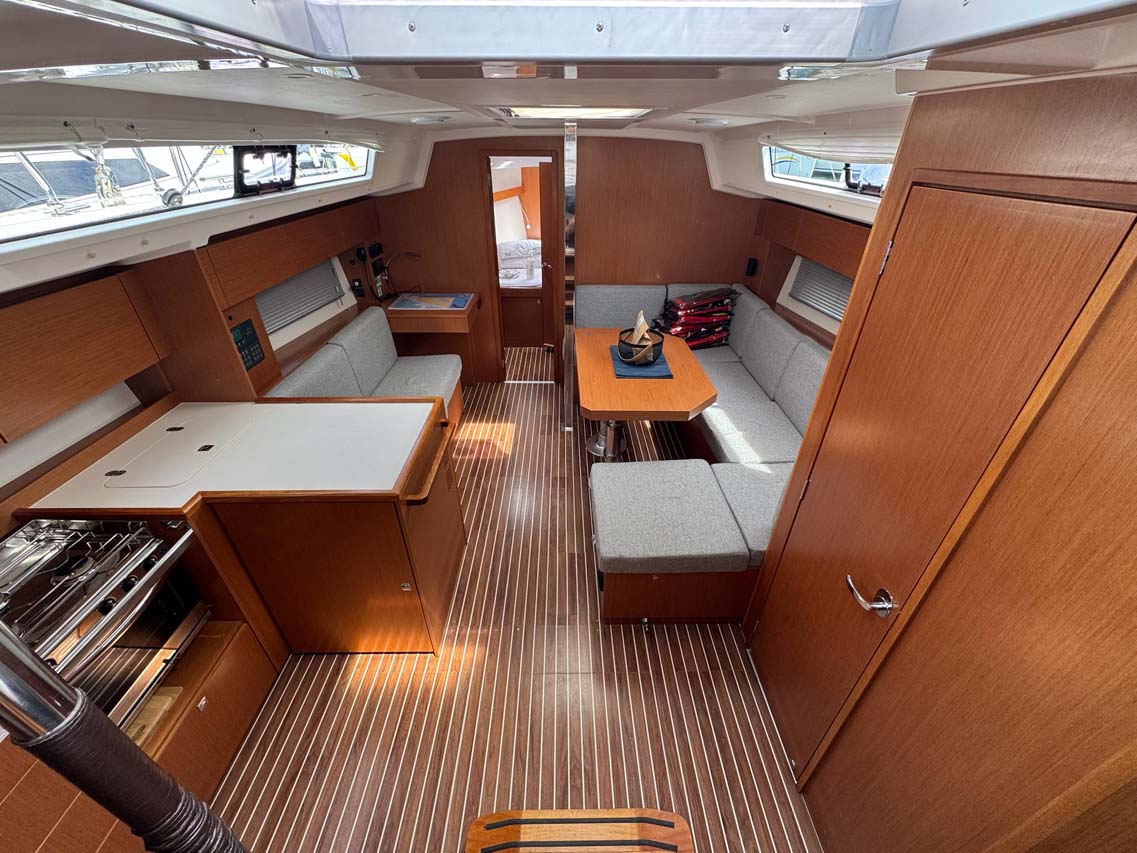 Bavaria C42 — photo 8