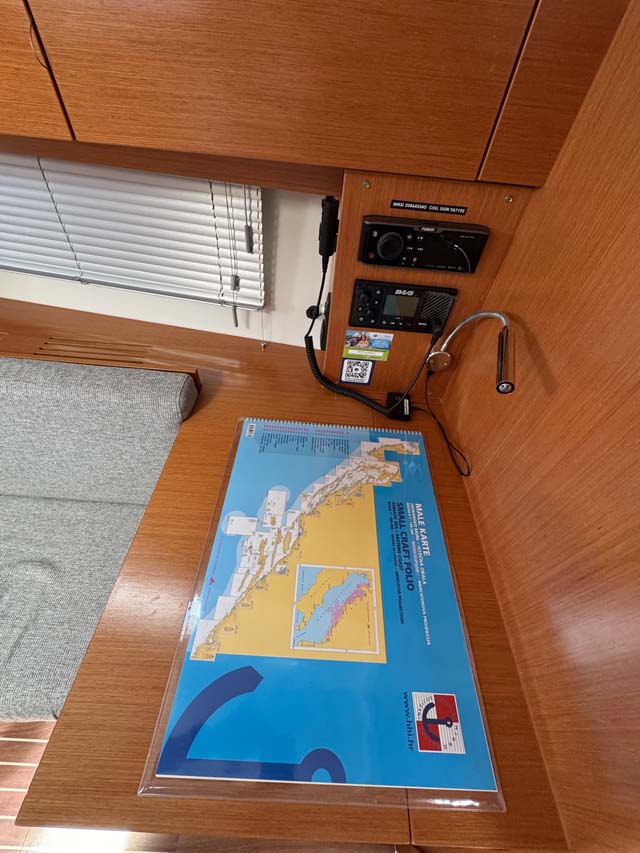 Bavaria C42 — photo 12