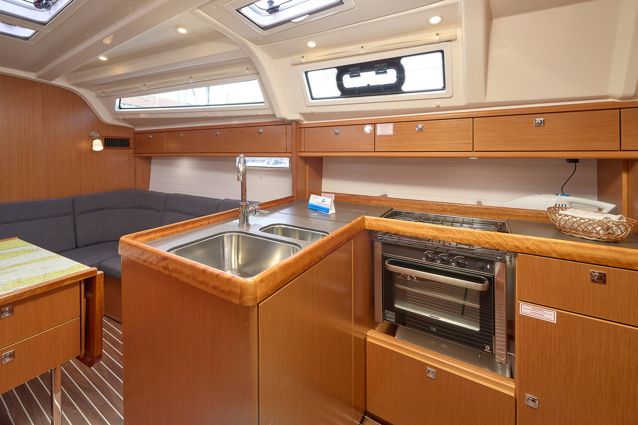 Bavaria Cruiser 37 - 3 cab. — photo 16
