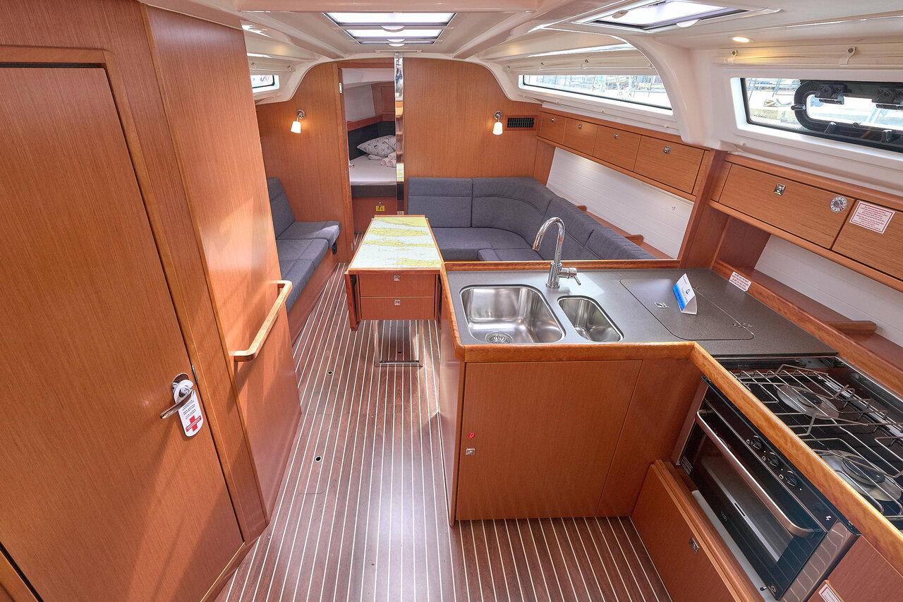 Bavaria Cruiser 37 - 3 cab. — photo 18