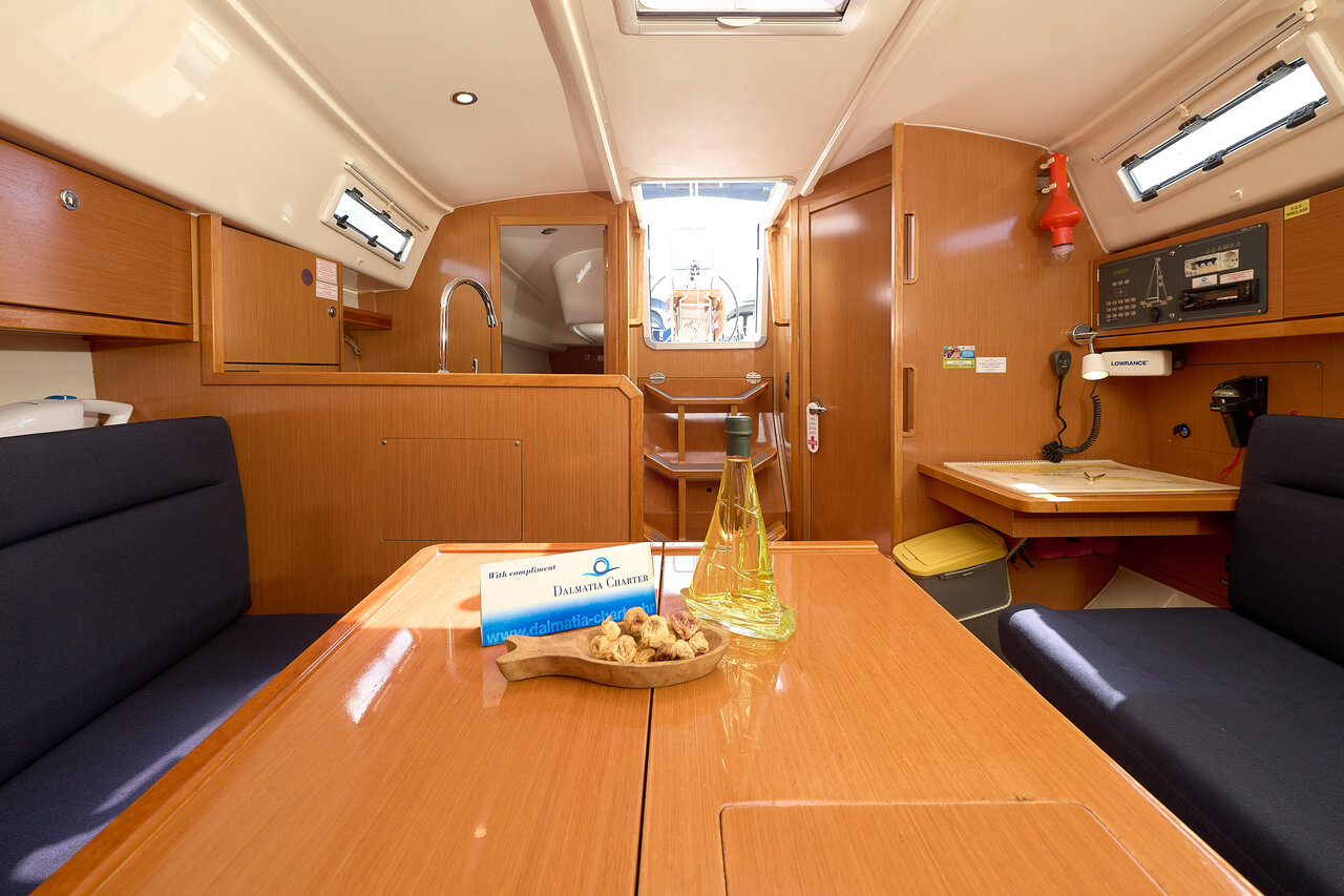 Bavaria Cruiser 37 - 3 cab. — photo 27