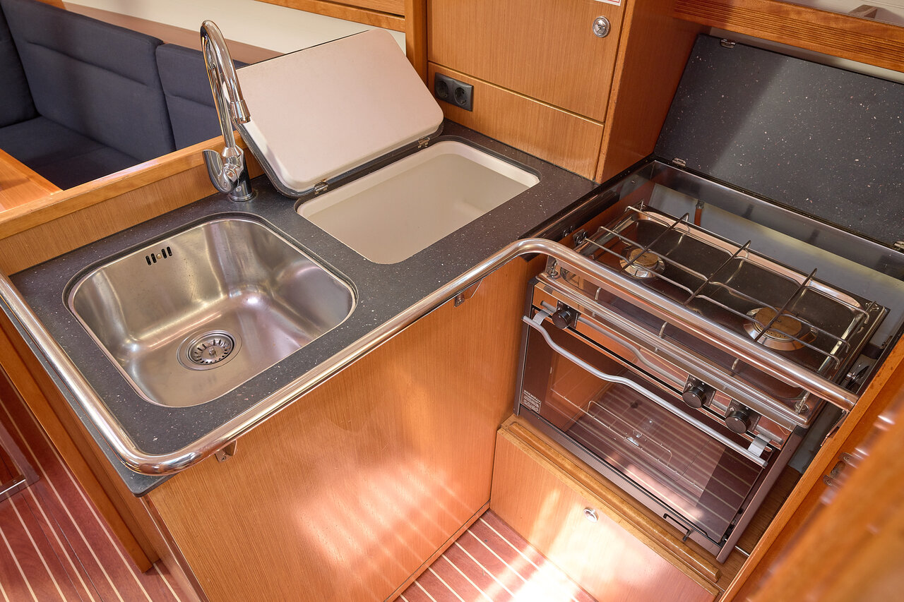Bavaria Cruiser 37 - 3 cab. — photo 30