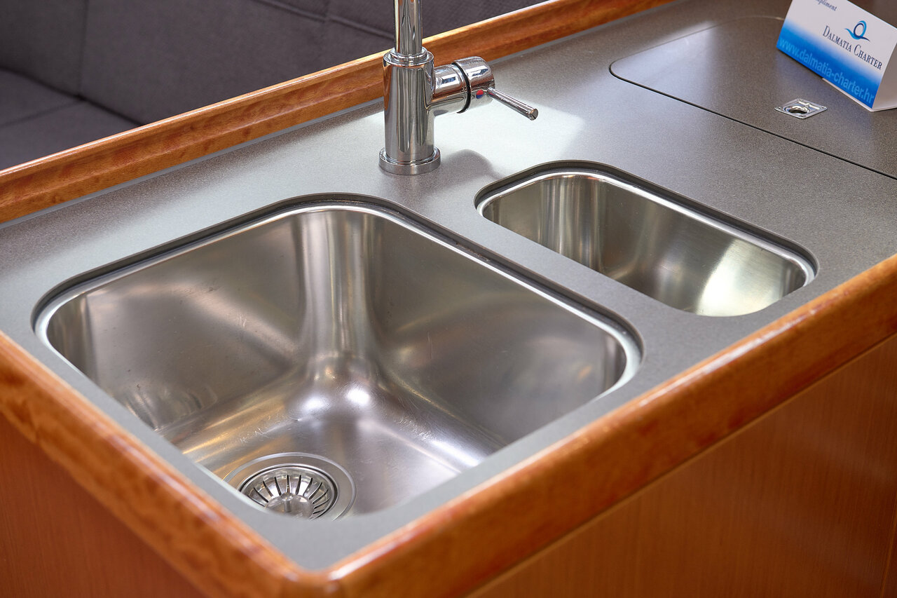 Bavaria Cruiser 37 - 3 cab. — photo 32